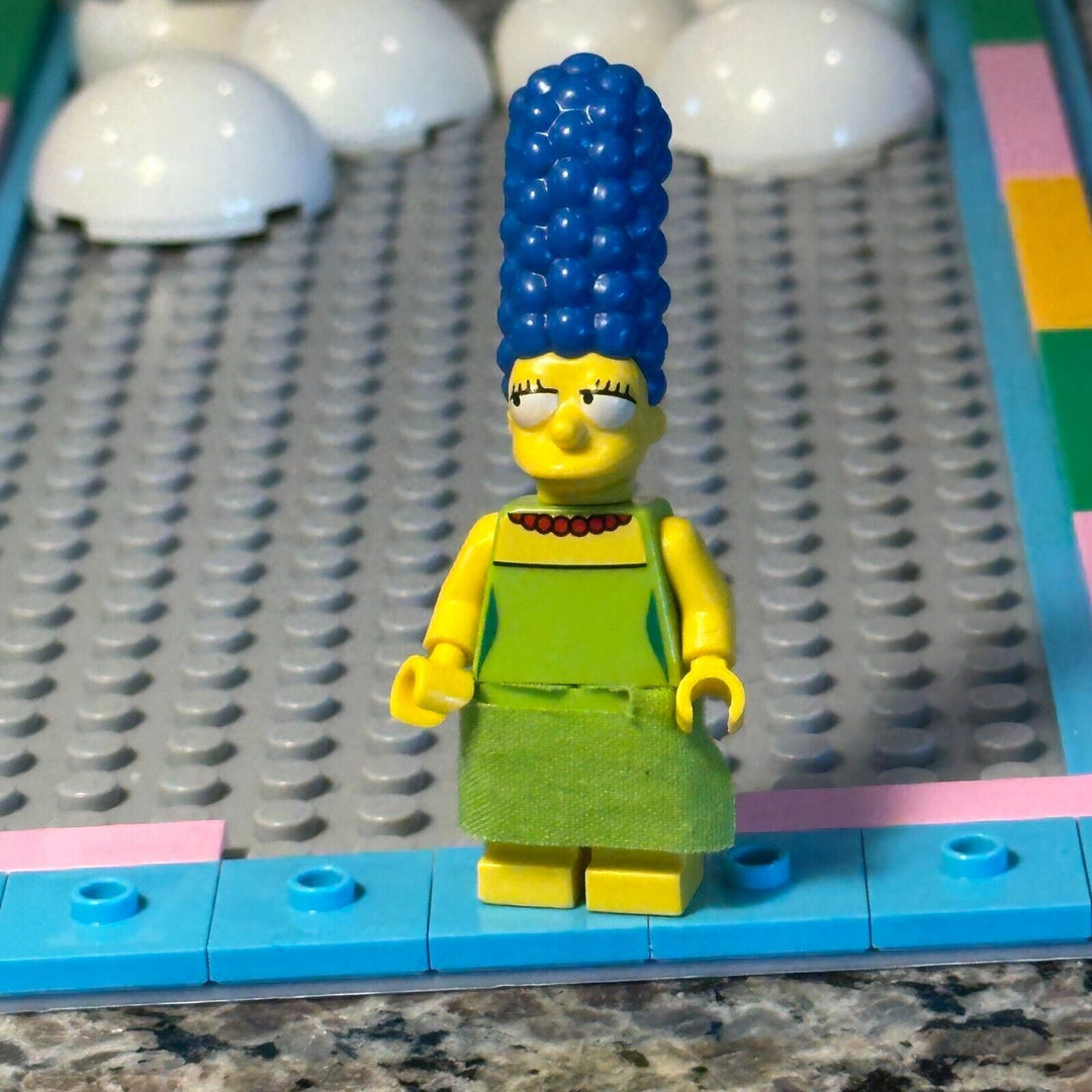 LEGO The Simpsons Marge Simpson - White Hips sim027