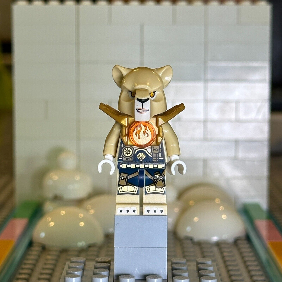 LEGO Legends of Chima Li'Ella - Dark Blue Outfit loc115