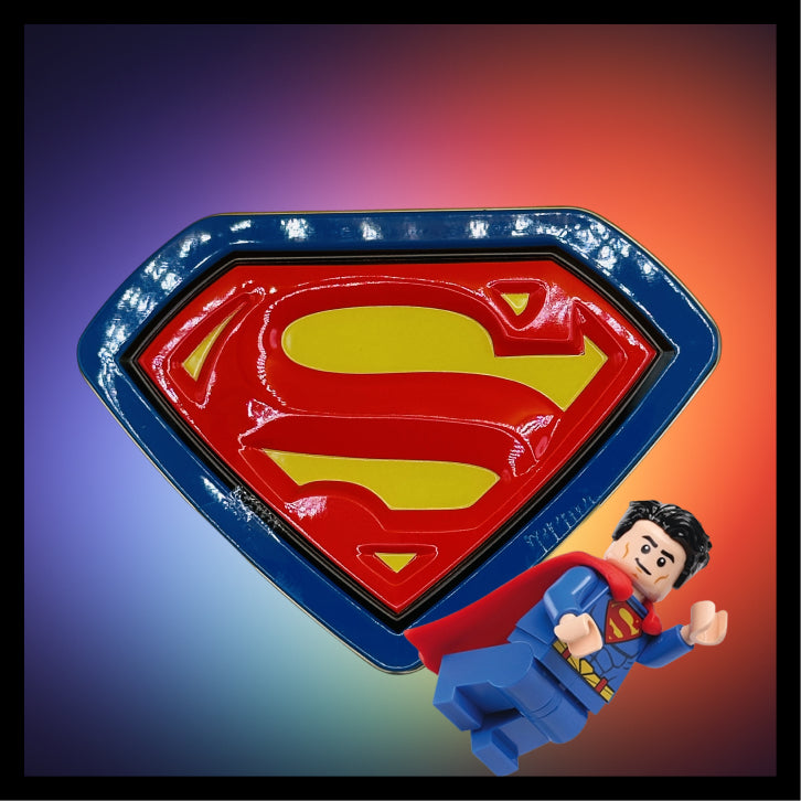 Superman Minifigure Emblem Tin (EU Exclusive)