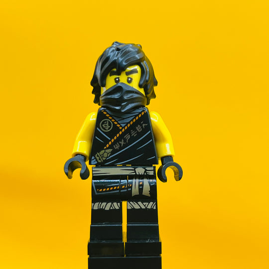 LEGO Ninjago Minifigure Cole - Legacy, Rebooted, Ninjago Legogram 'MANTER' on Torso njo575