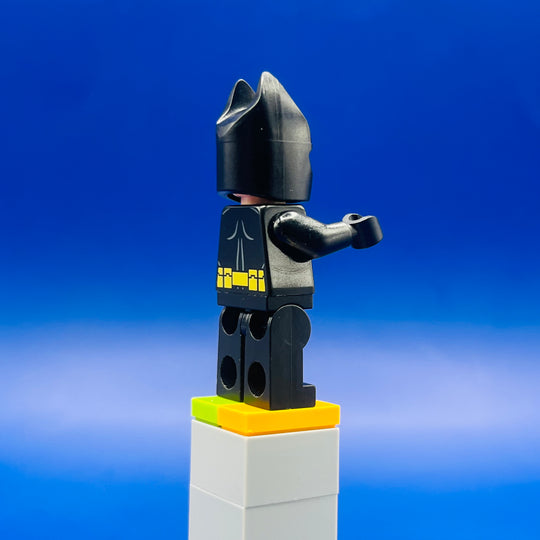 LEGO DC Comics Super Heroes Minifigure Black Suit with Yellow Belt and Crest tlm082