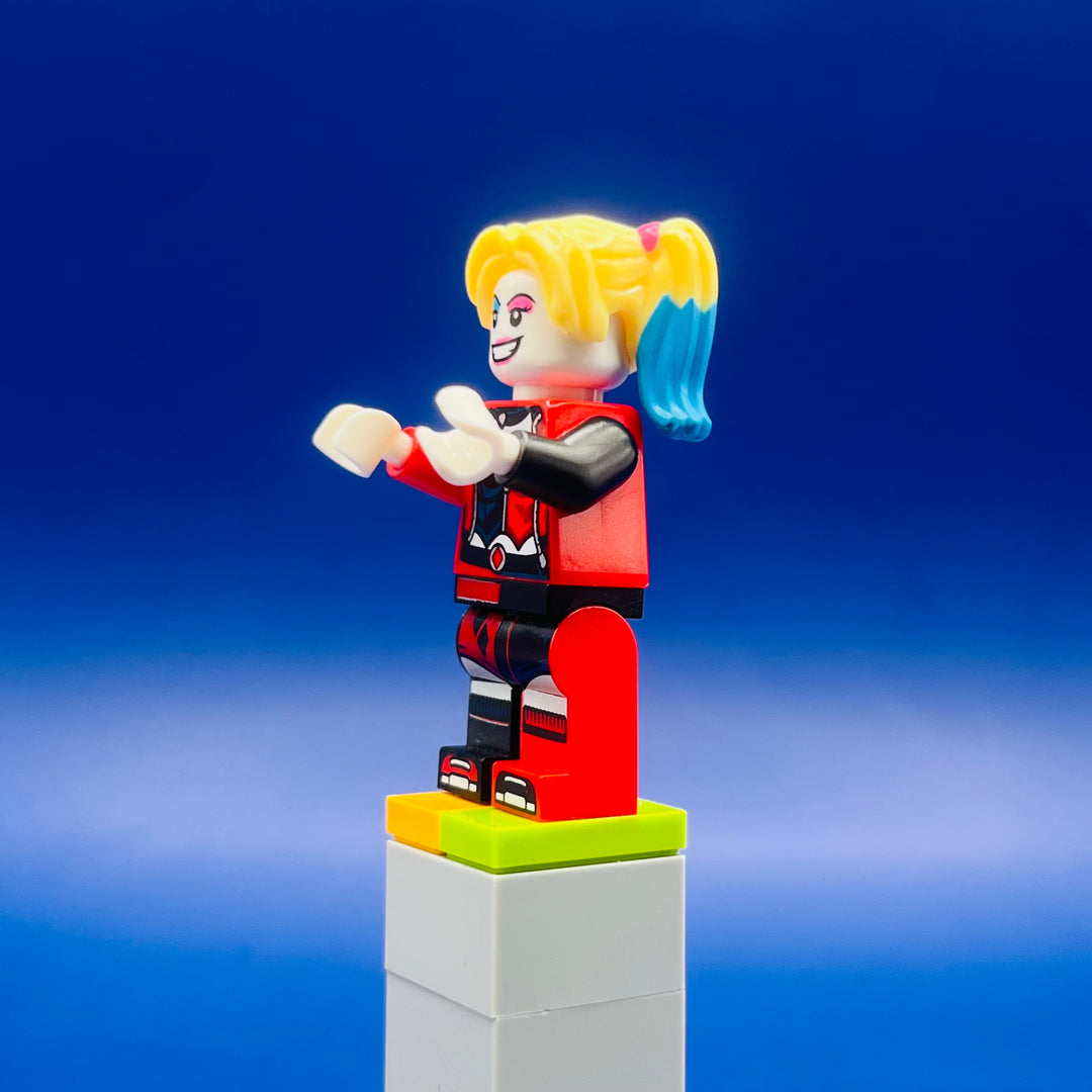 LEGO DC Comics Super Heroes Minifigure Harley Quinn - Bright Light Yellow Hair, Jacket Open sh0650