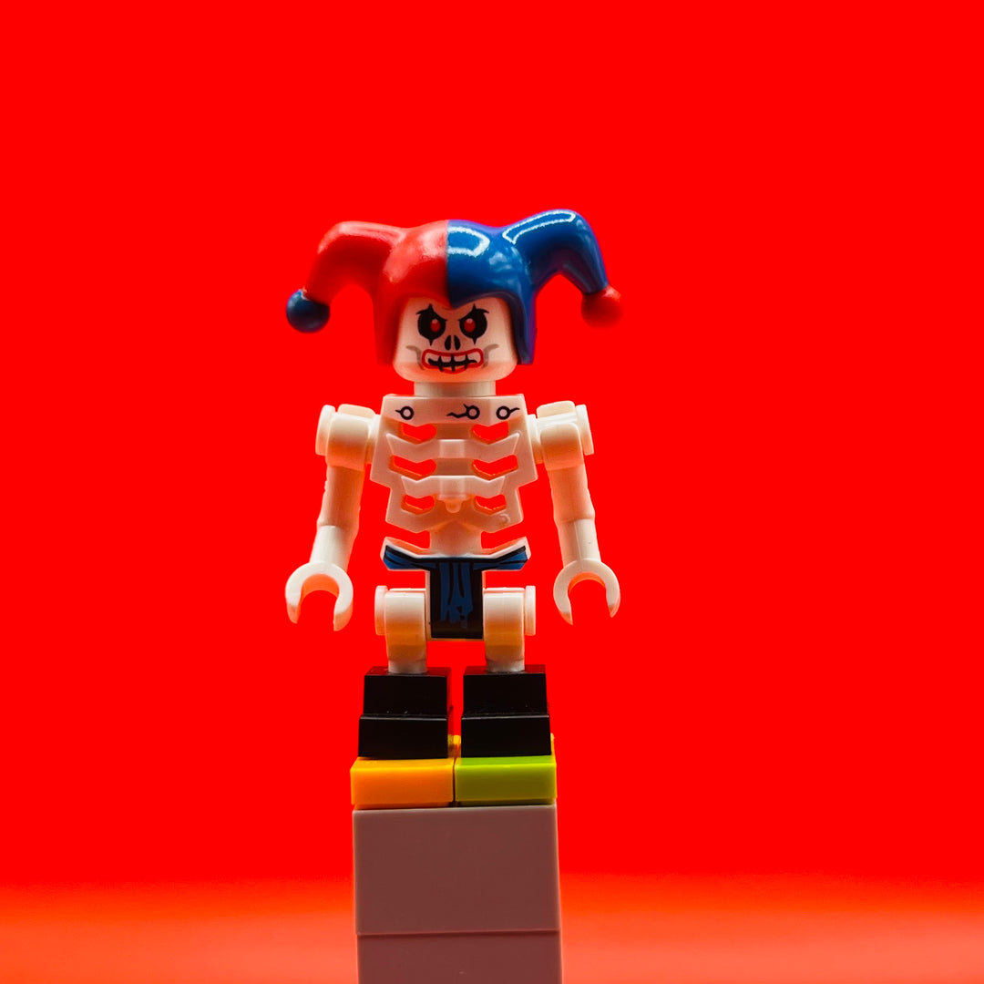 LEGO Ninjago Minifigure Krazi (Skulkin) - Vertical Grip Hands, Red and Blue Jester Hat njo017