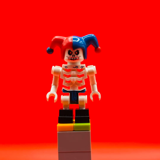 LEGO Ninjago Minifigure Krazi (Skulkin) - Vertical Grip Hands, Red and Blue Jester Hat njo017