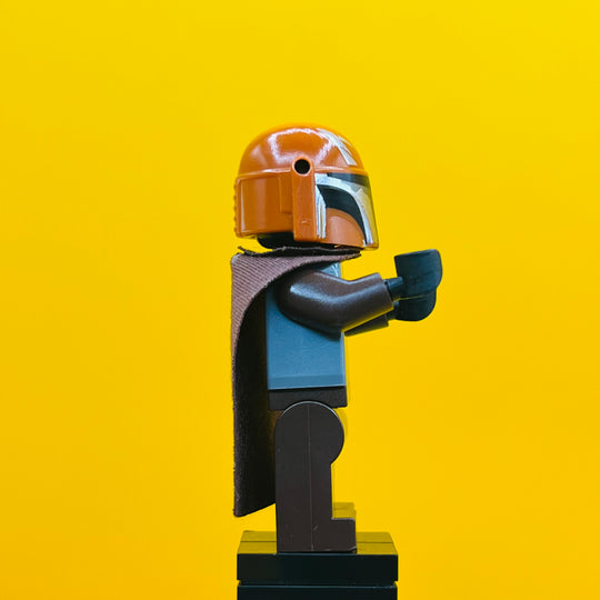 LEGO Star Wars Minifigure Mandalorian Tribe Warrior - Male, Dark Brown Cape, Dark Orange Helmet sw1079