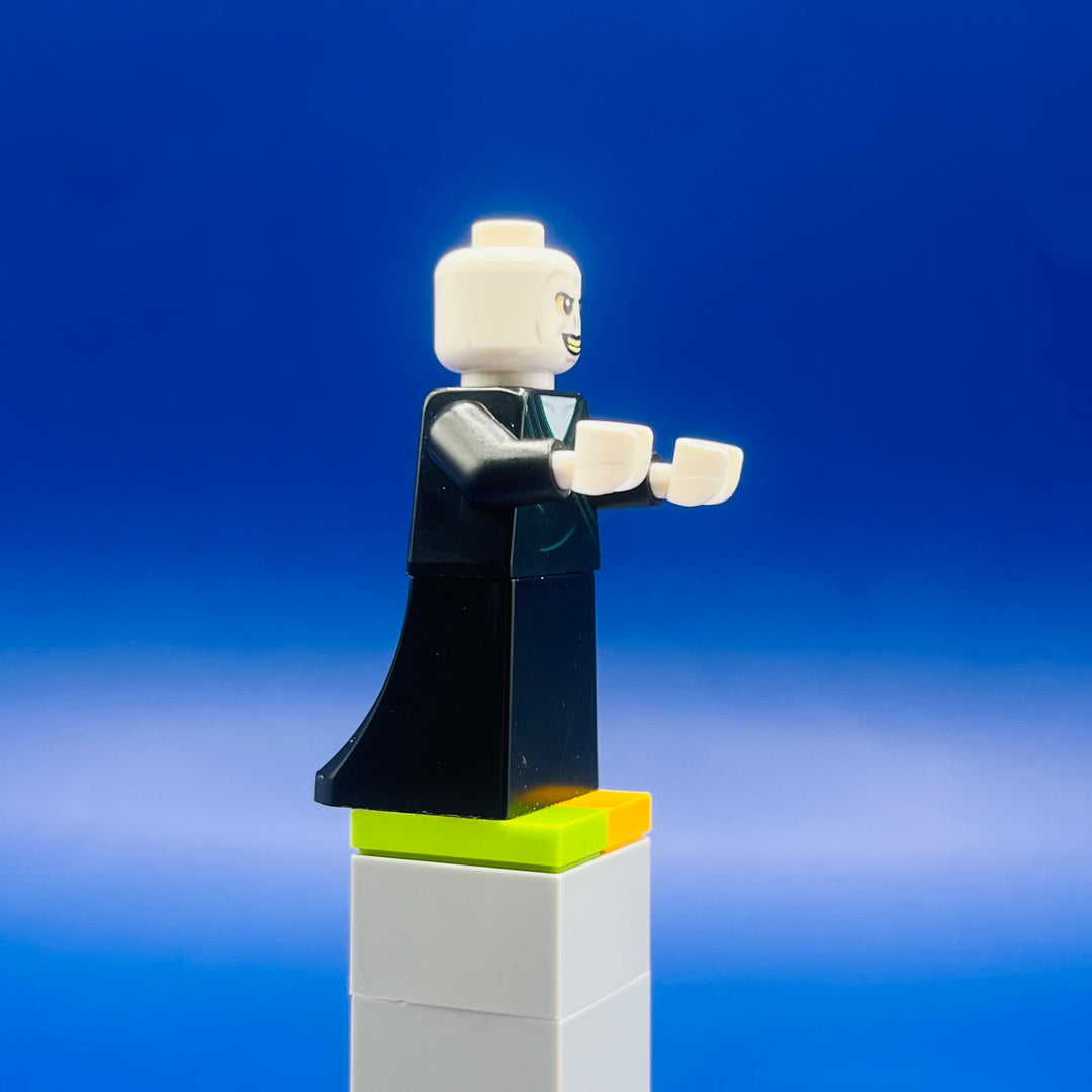 LEGO Harry Potter Minifigure Lord Voldemort - White Head,Black Skirt, Smile with Teeth hp197