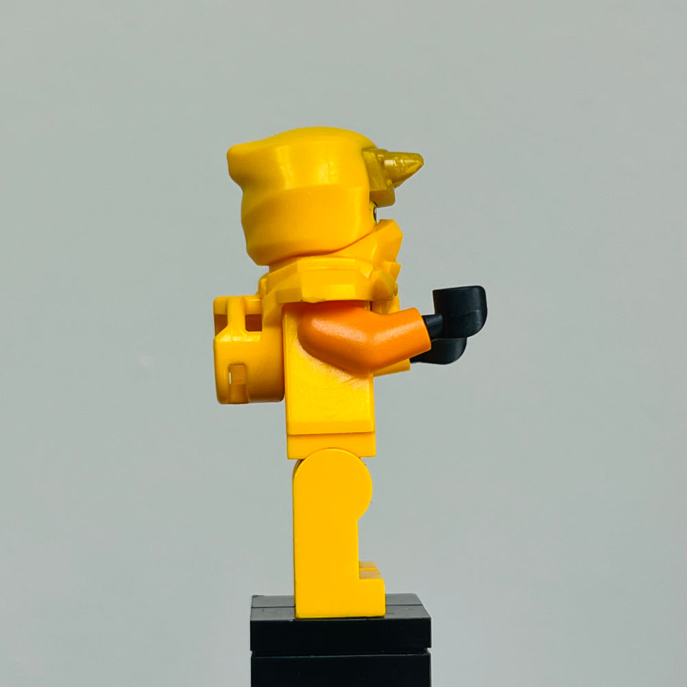 LEGO Ninjago Minifigure Arin- Shirt with Orange Dragon, Hood njo822