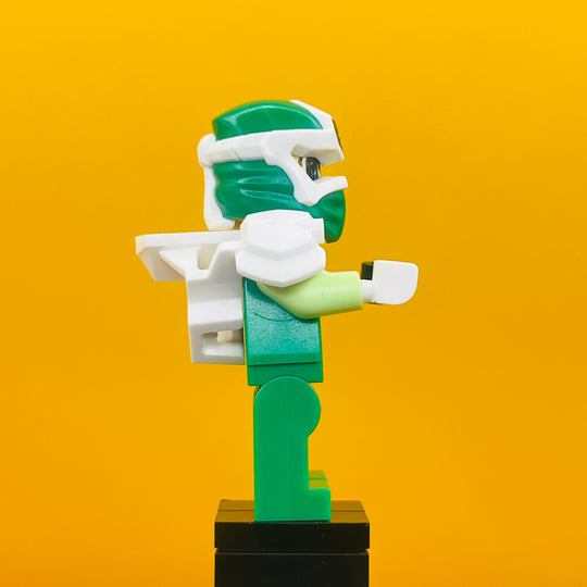 LEGO Ninjago Minifigure Lloyd - Digi Lloyd, White Shoulder Armor with Scabbard njo570