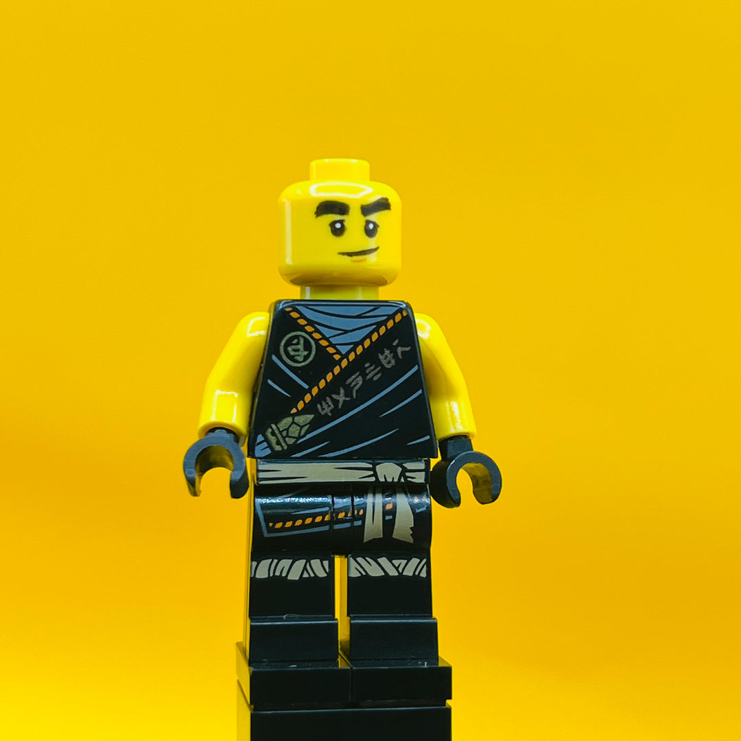 LEGO Ninjago Minifigure Cole - Legacy, Rebooted, Ninjago Legogram 'MANTER' on Torso njo575