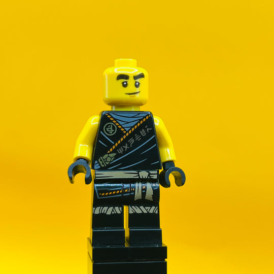 LEGO Ninjago Minifigure Cole - Legacy, Rebooted, Ninjago Legogram 'MANTER' on Torso njo575