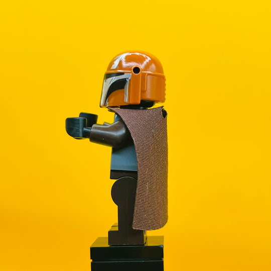 LEGO Star Wars Minifigure Mandalorian Tribe Warrior - Male, Dark Brown Cape, Dark Orange Helmet sw1079