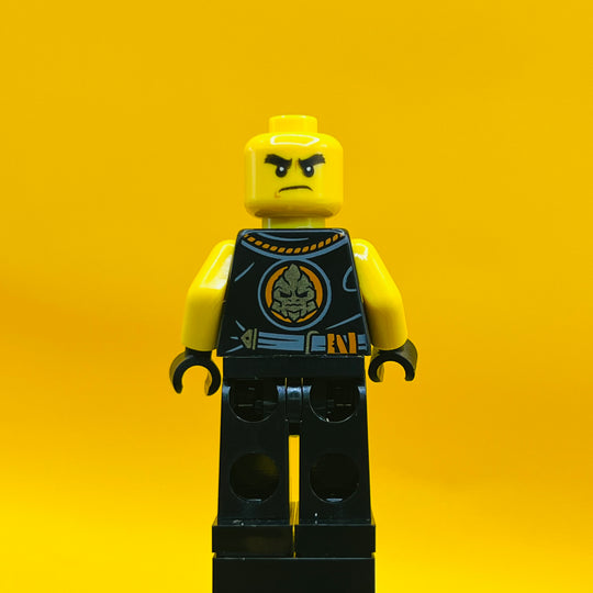LEGO Ninjago Minifigure Cole - Legacy, Rebooted, Ninjago Legogram 'MANTER' on Torso njo575