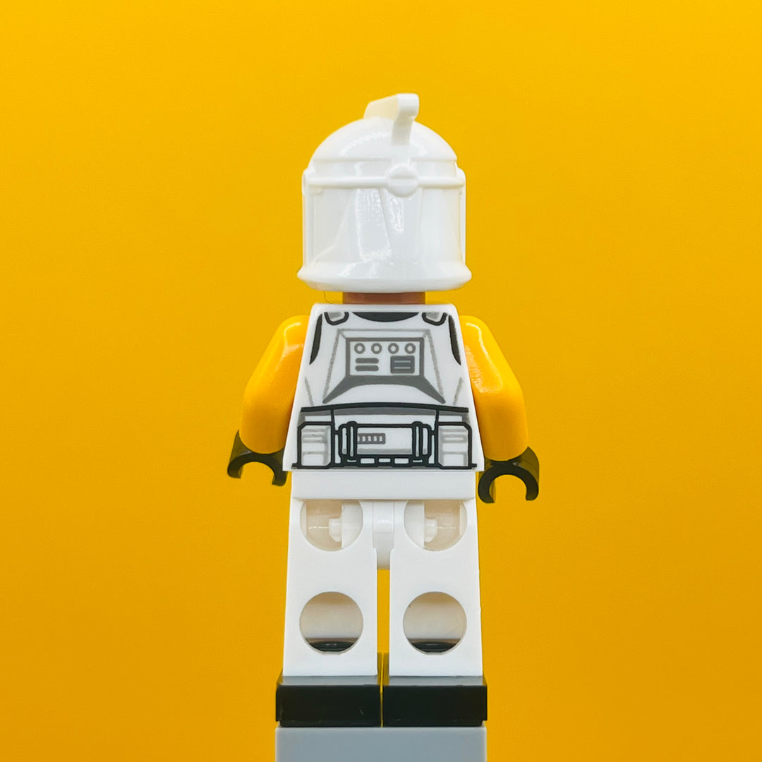 LEGO Star Wars Minifigure Clone Trooper Commander (Phase 1) - Bright Light Orange Arms, Nougat Head sw1146