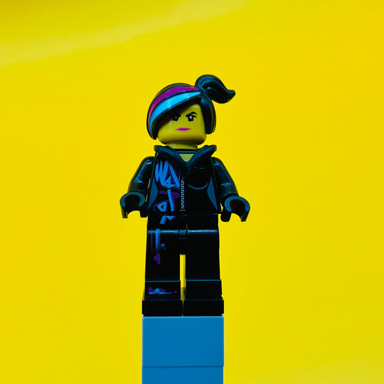 The LEGO Movie MinifigureLucy Wyldstyle - Closed Mouth, Hood Down tlm027