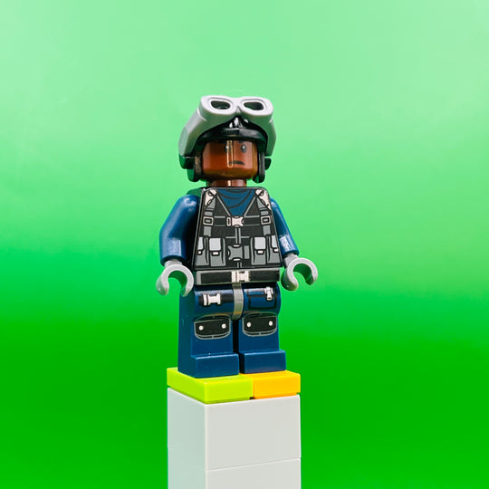 LEGO Jurassic World Minifigure ACU Pilot - Male, Black Aviator Cap with Dark Bluish Gray goggles jw043