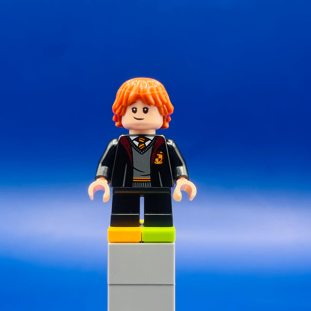 LEGO Harry Potter Minifigure Ron Weasley - Gryffindor Robe, Sweater, Shirt and Tie hp283