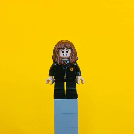 LEGO Harry Potter Minifigure Hermione Grnager - Gryffindor Robe Clasped, Sweater hp282