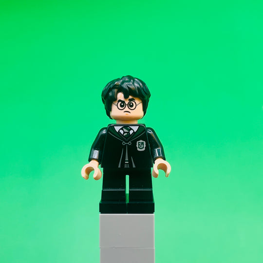 LEGO Harry Potter Minifigure Harry Potter - Black Slytherin Robe and Short Legs (Gregory Goyle Transformation) hp285