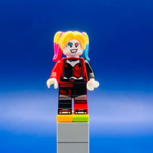 LEGO DC Comics Super Heroes Minifigure Harley Quinn - Bright Light Yellow Hair, Jacket Open sh0650