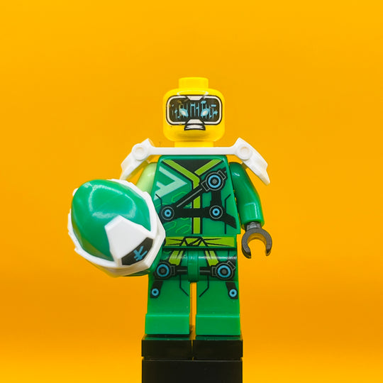 LEGO Ninjago Minifigure Lloyd - Digi Lloyd, White Shoulder Armor with Scabbard njo570
