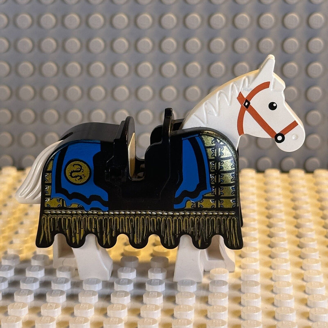 LEGO Minifigure Horse and Horse Barding, Ruffled Edge 2490px1