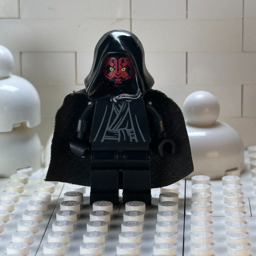 LEGO Minifigure Darth Maul - Hood and Cape, Silver Neck Clasp sw0394