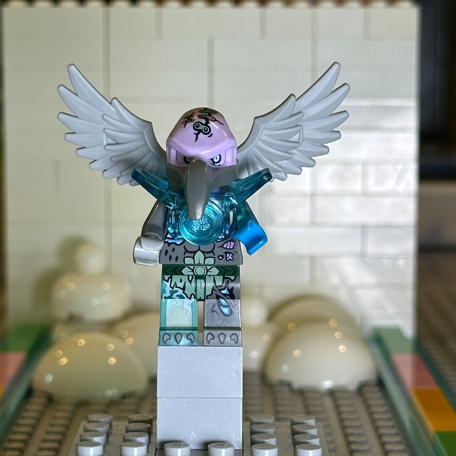 LEGO Legends of Chima Vornon - Trans-Light Blue Armor loc096
