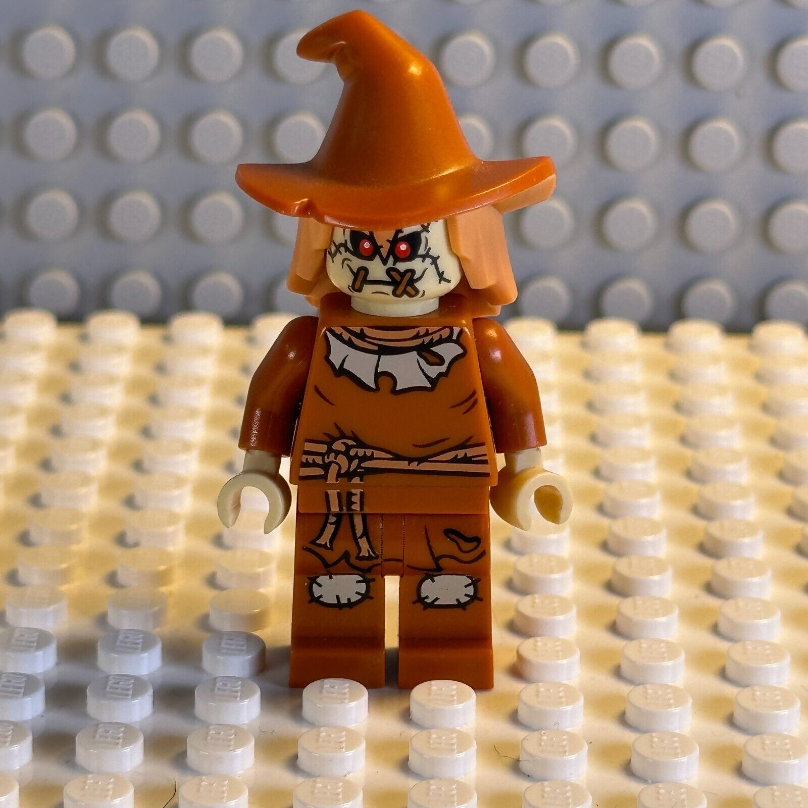 LEGO DC Comics Super Heroes Minifigure Scarecrow, Dark Orange Floppy Hat sh275