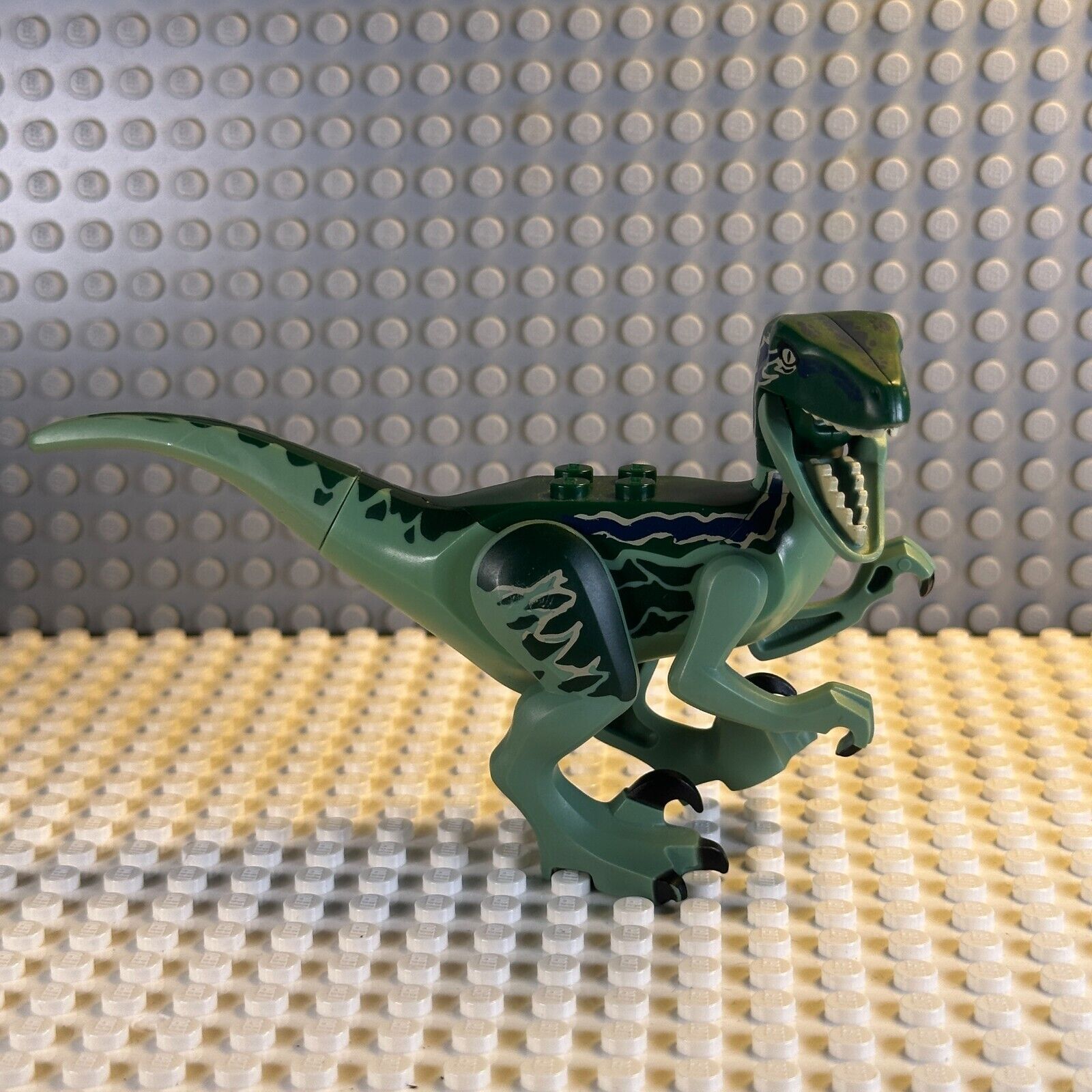 LEGO Minifigure Dinosaur Raptor Sand Green raptor07