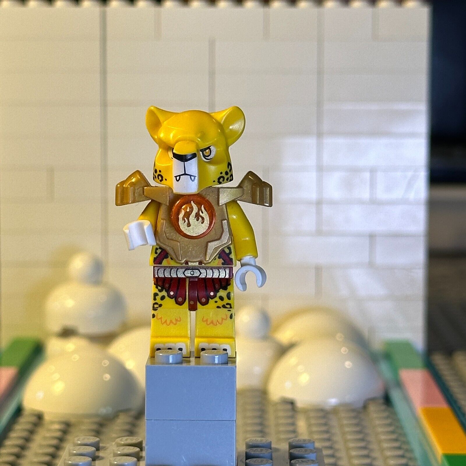 LEGO Legends of Chima Lundor - Fire Chi and Heavy Armor