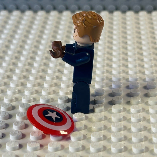 LEGO Marvel Super Heroes Minifigure Captain America - Dark Blue Suit, sh908