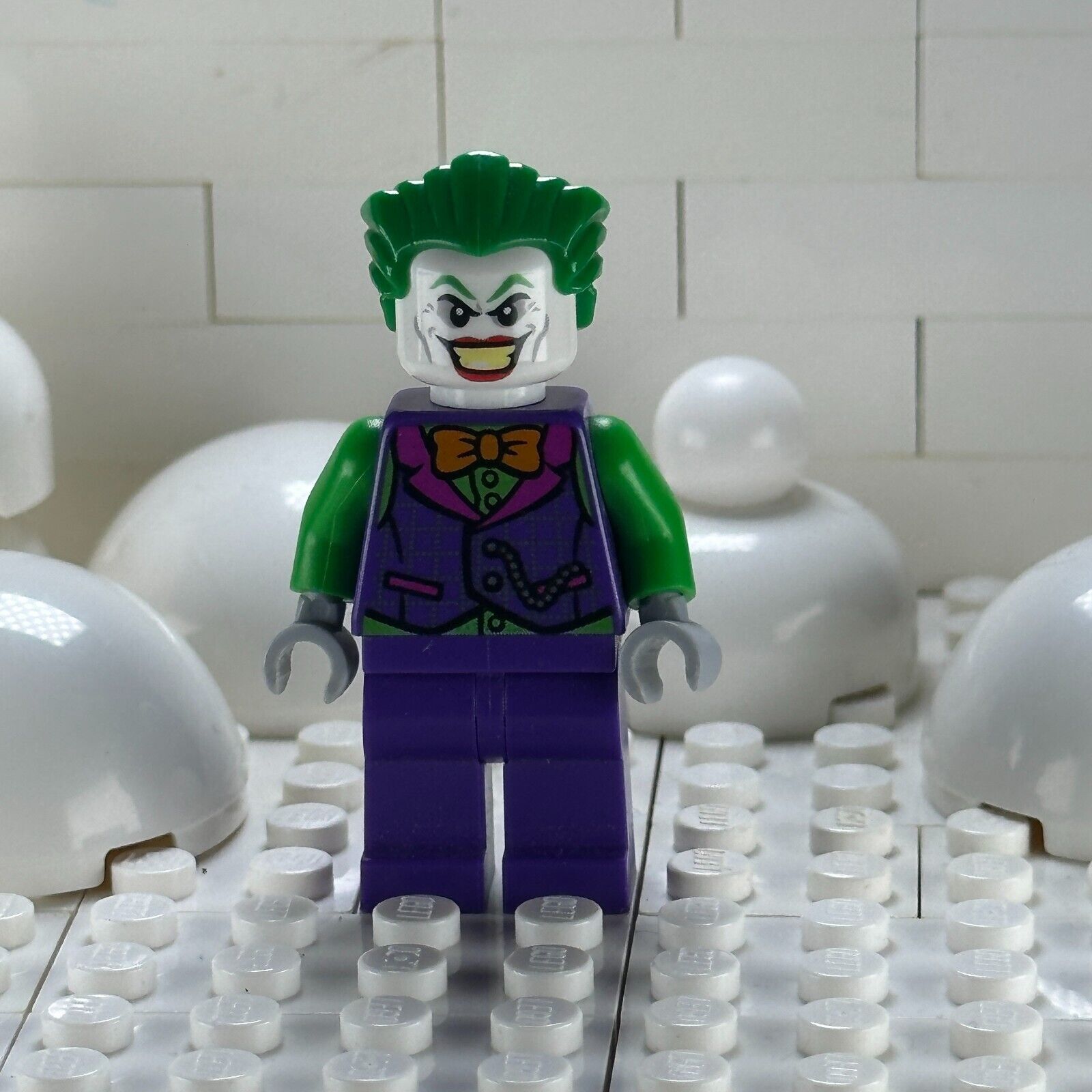 LEGO DC Comics Super Heroes Minifigure The Joker - Orange Bow Tie sh590