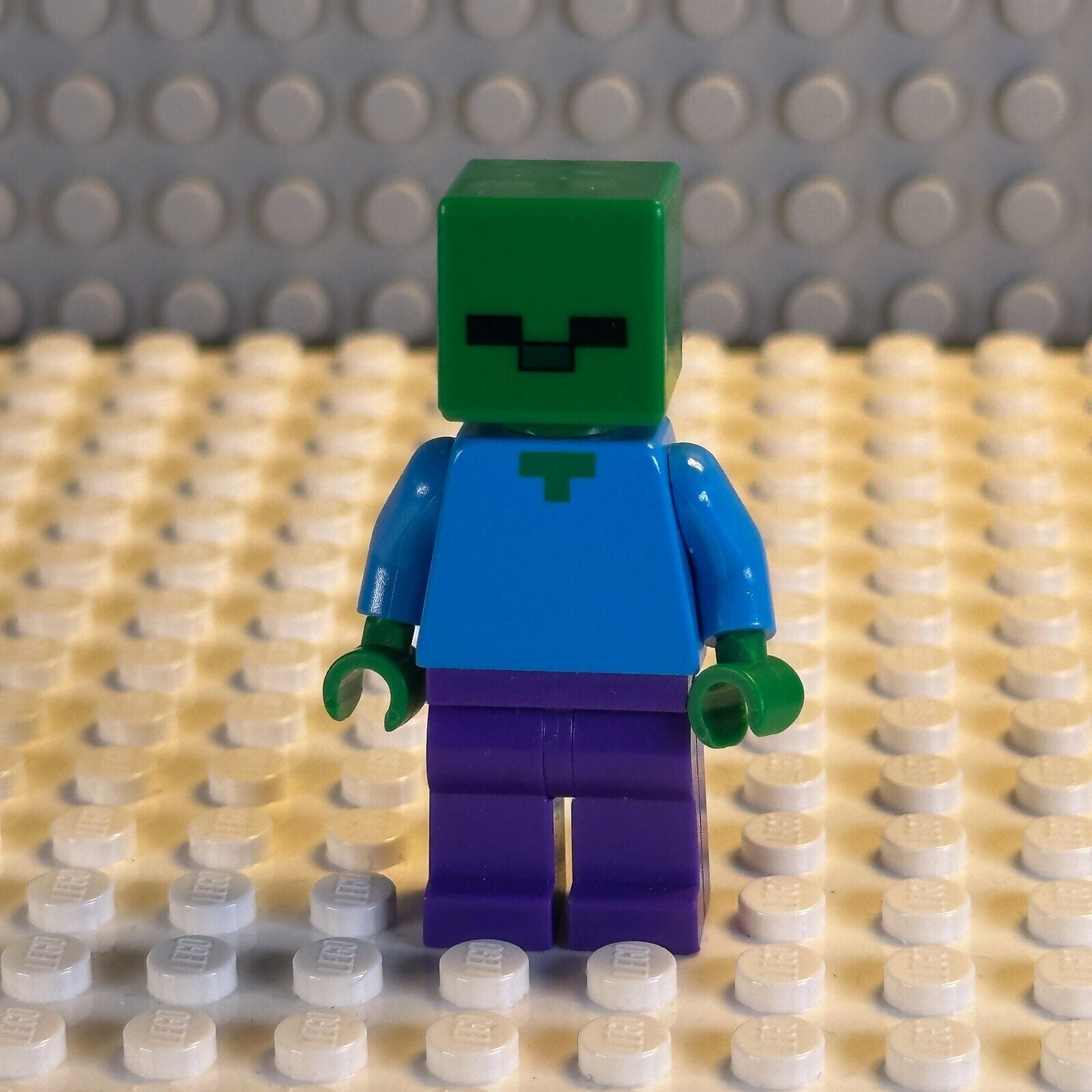 LEGO Minecraft Minifigure Zombie - Dark Purple Legs min010