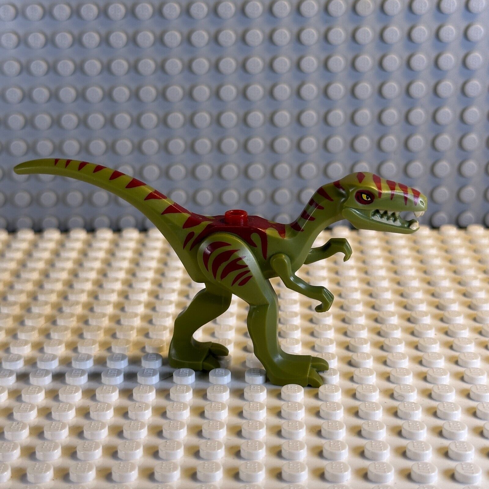 LEGO Minifigure Dinosaur Coelophysis with Dark Red Stripes 98166pb02