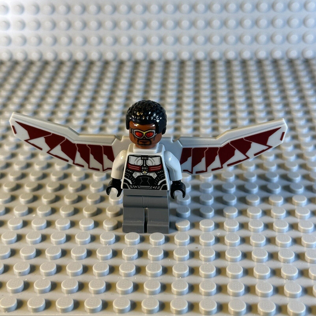 LEGO Marvel Super Heroes Minifigure Falcon - Light Bluish Gray - Red Wings sh261