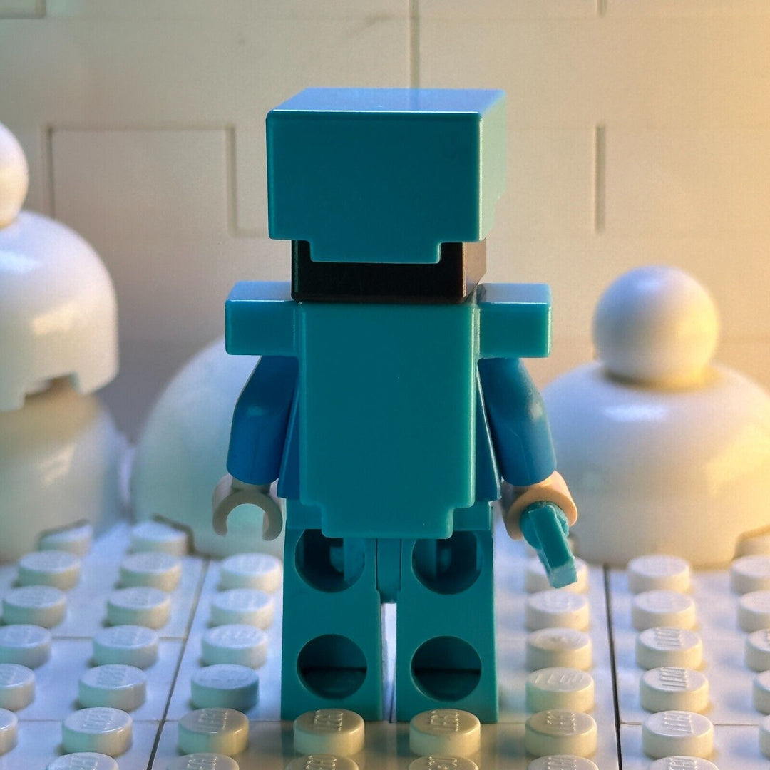 LEGO Minecraft Minifigure Steve - Medium Azure Legs, Helmet and armor min015