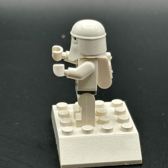 LEGO Star Wars Minifigure Snowtrooper, Light Gray Hips, White Hands sw0101