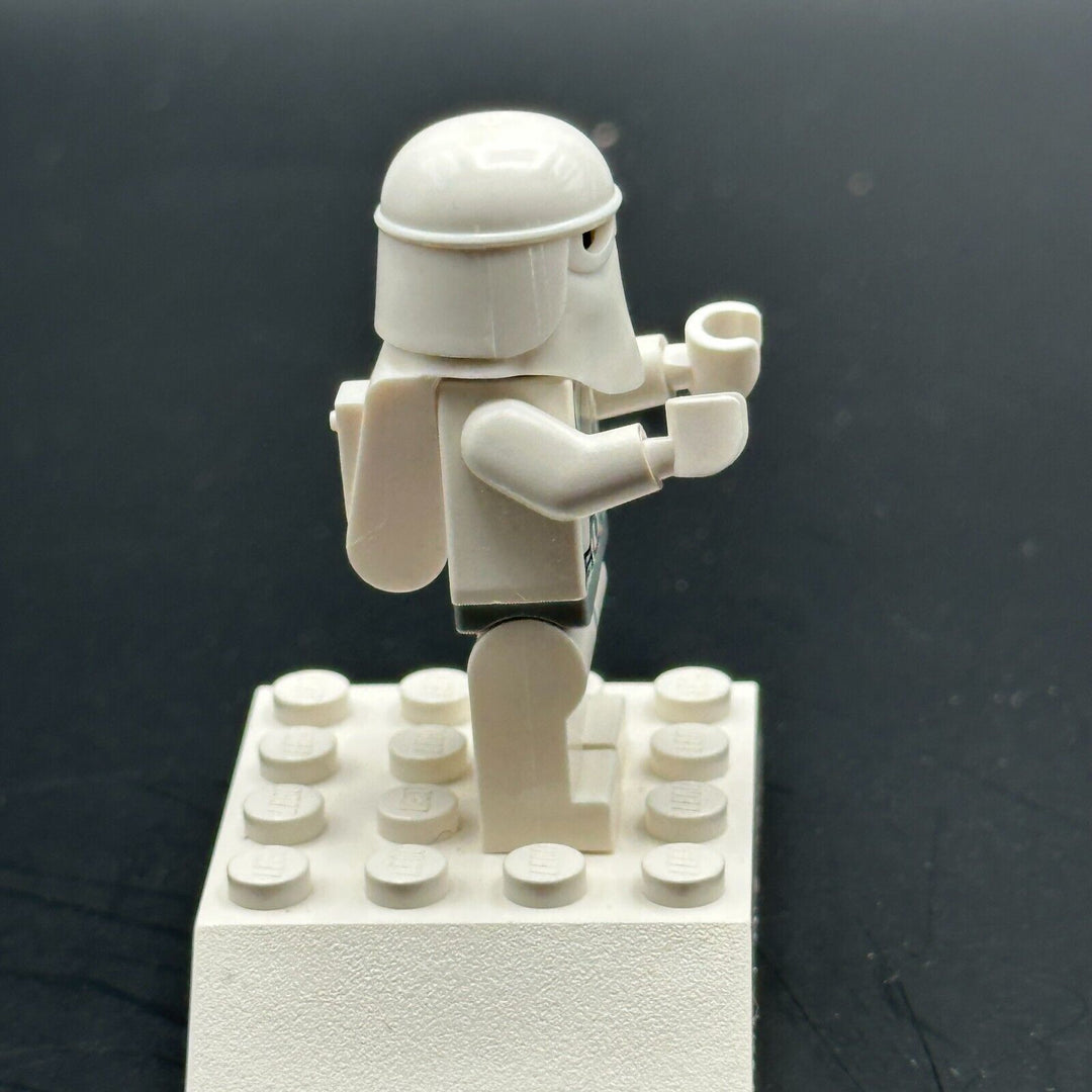 LEGO Star Wars Minifigure Snowtrooper, Light Gray Hips, White Hands sw0101