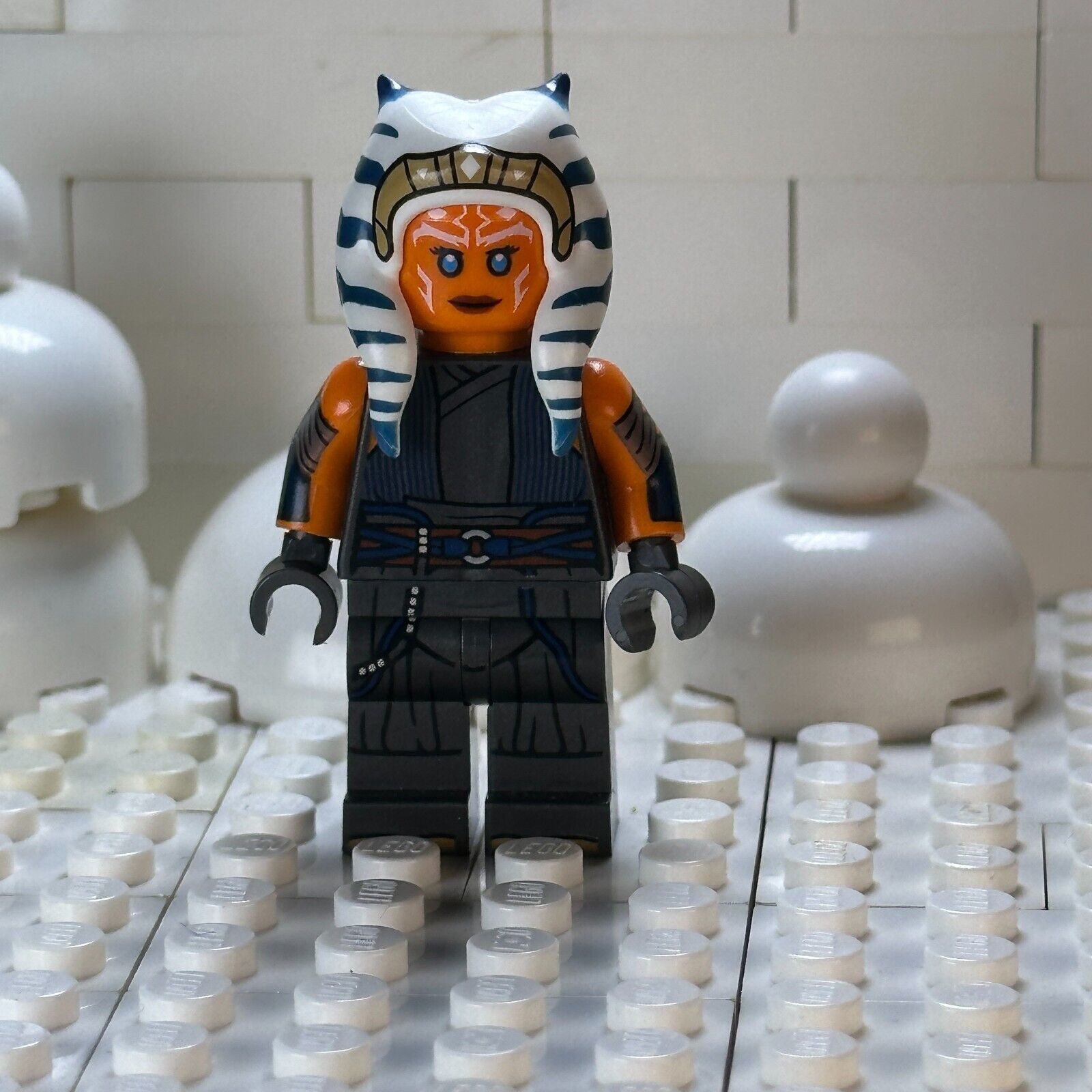 LEGO Star Wars Minifigure Ahsoka Tano (Adult) - Printed Arms, Peark Dark sw1300