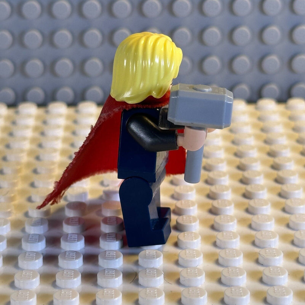 LEGO Minifigure Thor - Spongy Cape, Dark Blue Legs with Hammer sh0170