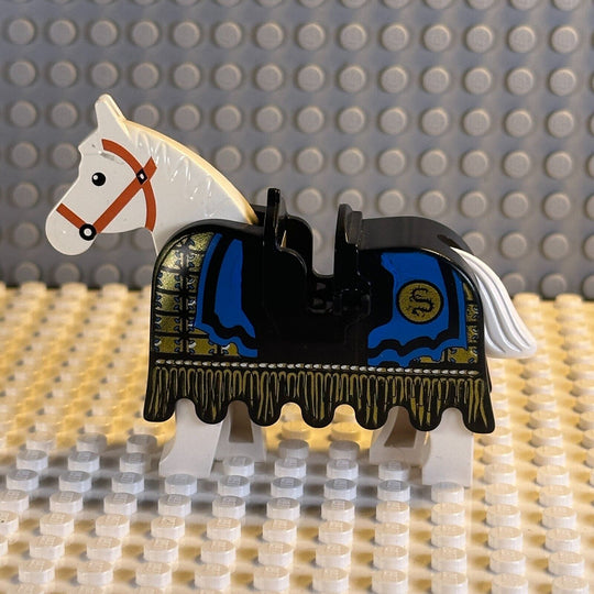 LEGO Minifigure Horse and Horse Barding, Ruffled Edge 2490px1