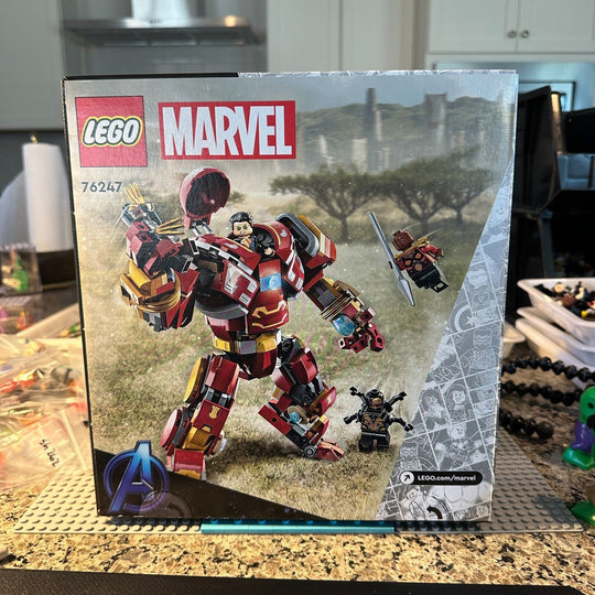 LEGO Super Heroes: The Hulkbuster: The Battle of Wakanda (76247)