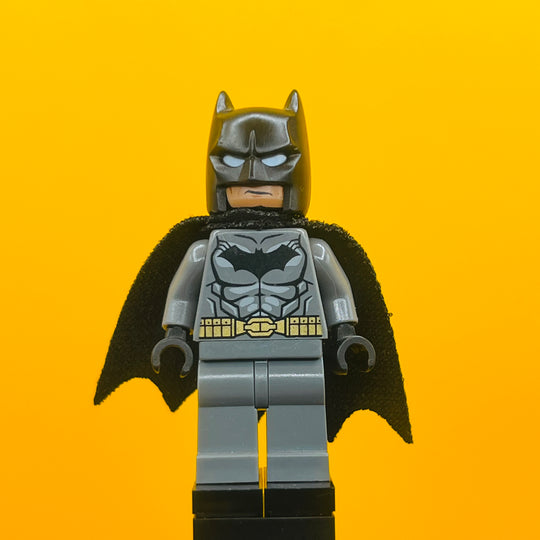 LEGO DC Comics Super Heroes Minifigure Batman - Dark Bluish Gray Suit, Gold Belt, Black Hands, Spongy Cape sh0151