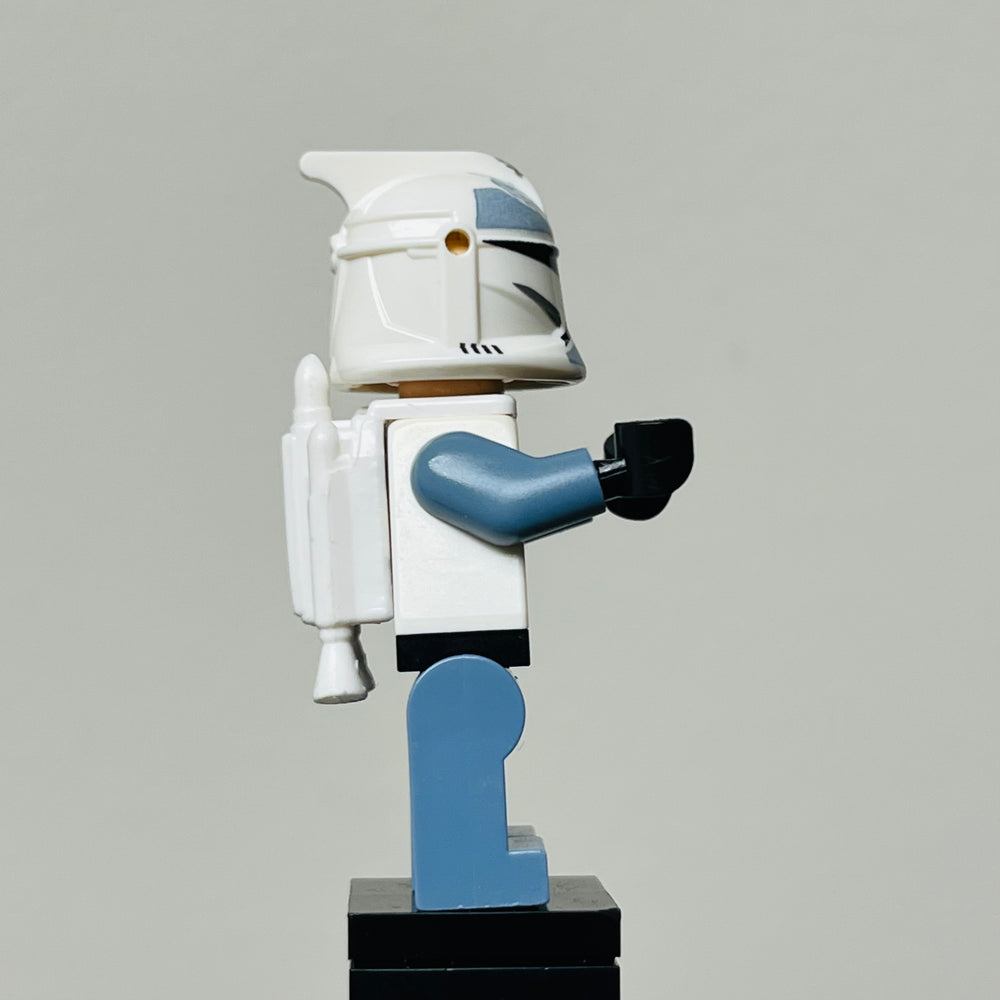 LEGO Star Wars Minifigure Clone Trooper, 104th Battalion 'Wolfpack' (Phase 1) - Sand Blue Markings, White Jet Pack, Large Eyes sw0331