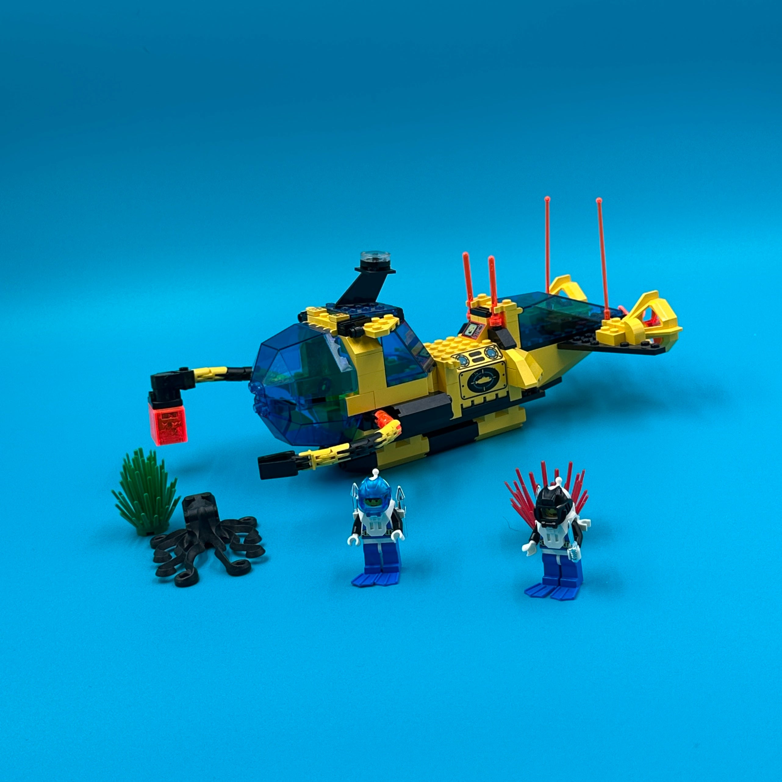 LEGO Vintage 1995 Aquazone Aquanauts Crystal Explorer Sub 6175