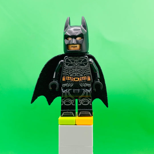 LEGO DC Comics Super Heroes MinifigureBatman - Black Suit with Copper Belt and printed  legs sh0791